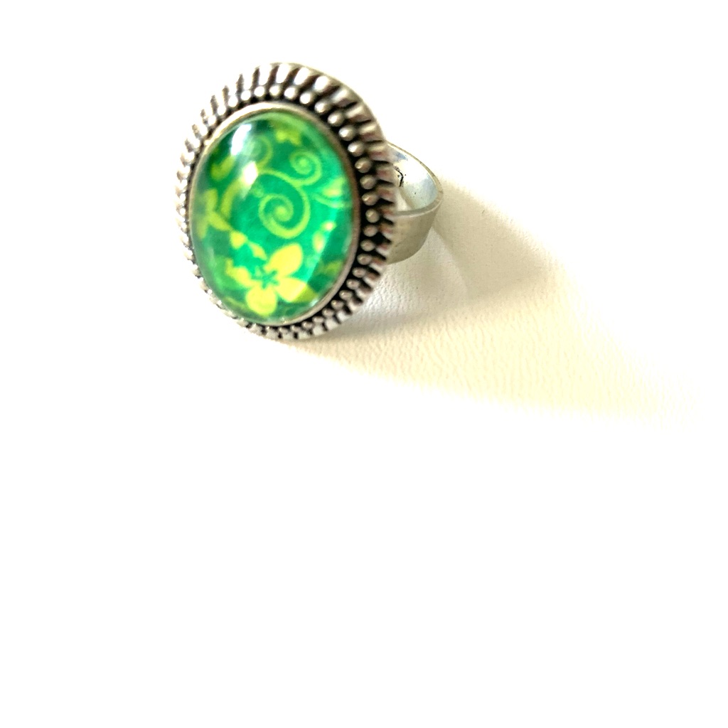 Green Ring Oval Glass Retro Pattern